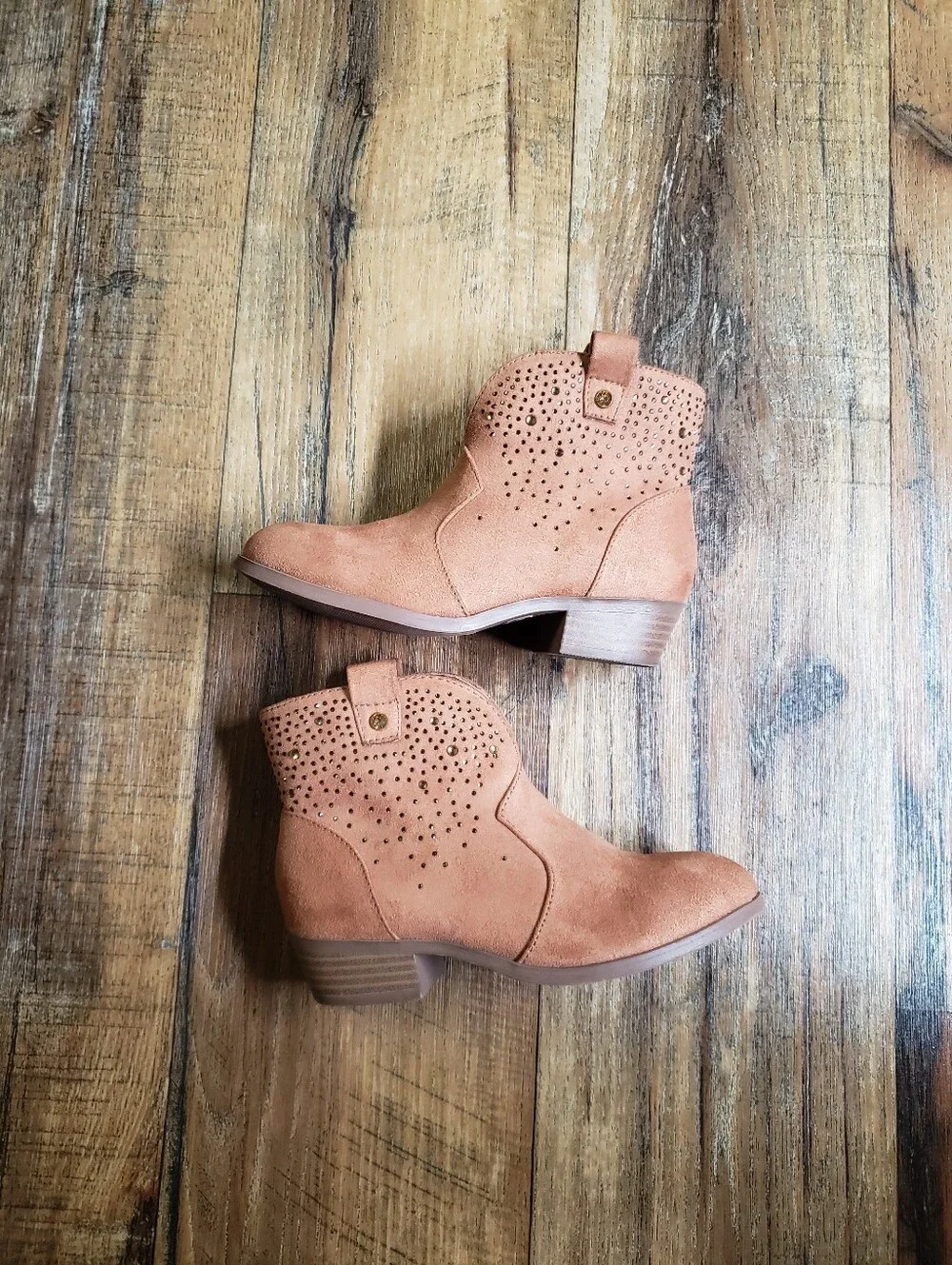 Jessica Simpson stylish tan